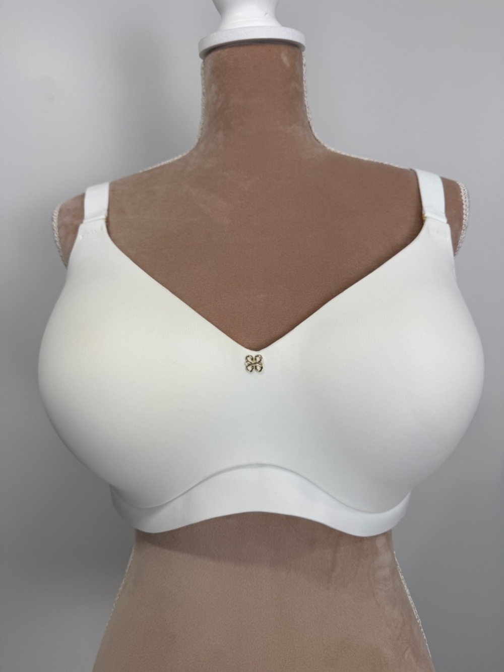 Honeylove Seamless White Wireless Bra with Gold Accent